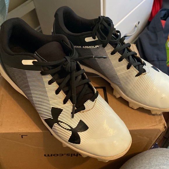 Under Armour Baseball Cleats. Men size 8.5. Black/White colors. - Picture 2 of 7